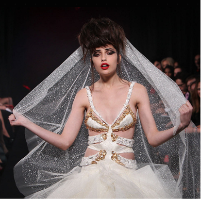 Miłość, Mrok i Haute Couture. Wspomnienie kolekcji „Dracula”